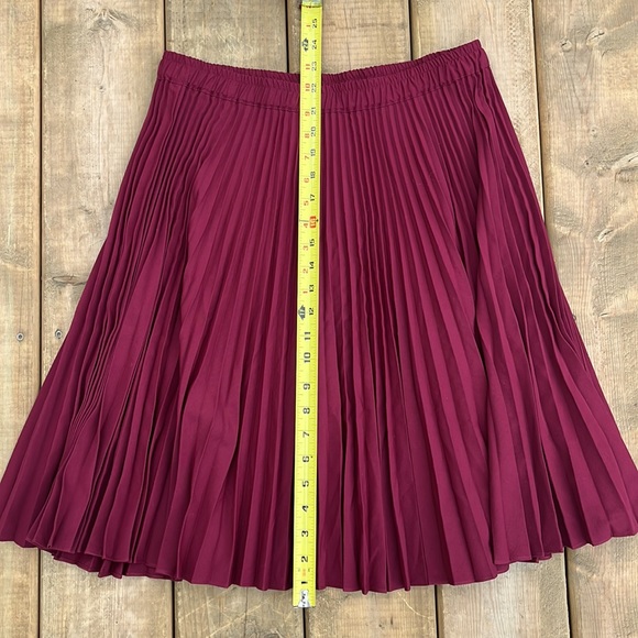 Club Monaco Skirt - Picture 8 of 10